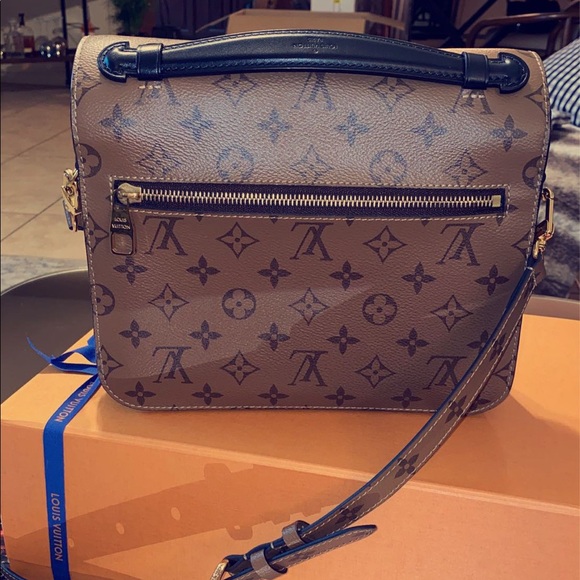 Louis Vuitton Pochette Metis Monogram Reverse - Picture 8 of 10